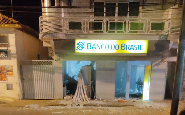 Grupo tenta explodir caixa eletrônico em Coimbra, na Zona da Mata - Foto: Reprodução/Redes Sociais