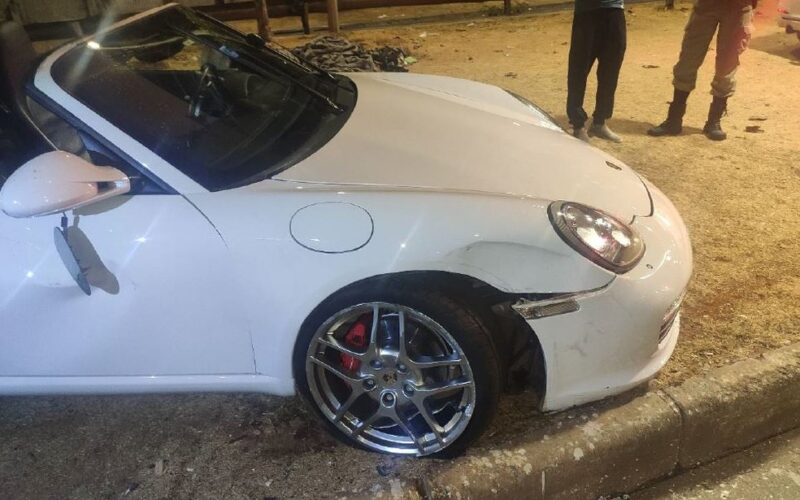 Motorista de Porsche avaliado em R$ 400 mil capota ao ver mulher nua em BH - Foto: Divulgação/Polícia Militar