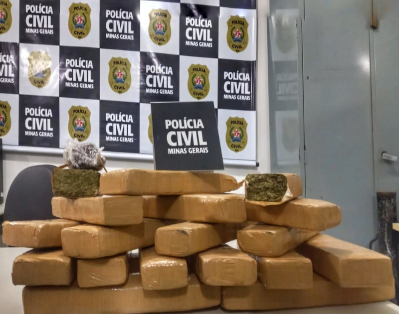 Três pessoas são presas por tráfico com mais de 15kg de drogas apreendidas em Barbacena - Foto: Divulgação/PCMG