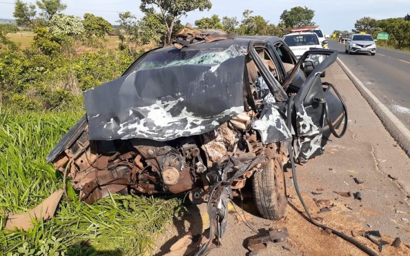 Homem morre e cinco pessoas ficam feridas após acidente na MGC-452, em Uberlândia - Foto: Polícia Militar/Divulgação