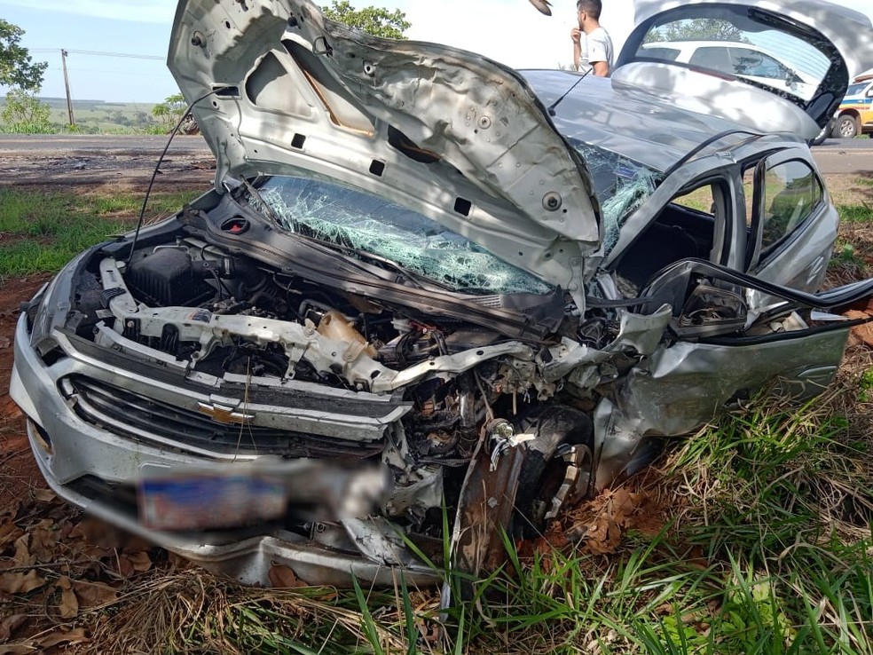 Homem morre e cinco pessoas ficam feridas após acidente na MGC-452, em Uberlândia - Foto: Polícia Militar/Divulgação