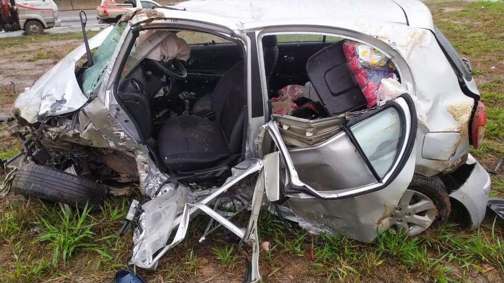 Motorista morre após carro capotar na BR-262, em Nova Serrana - Foto: Divulgação/Polícia Rodoviária Federal