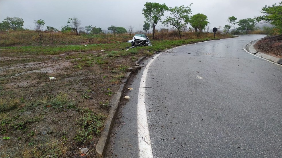 Motorista morre após carro capotar na BR-262, em Nova Serrana - Foto: Divulgação/Polícia Rodoviária Federal