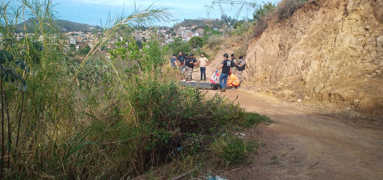 Corpo de homem é encontrado esquartejado em ribanceira na Vila Cemig, em BH - Foto: Divulgação/CBMMG