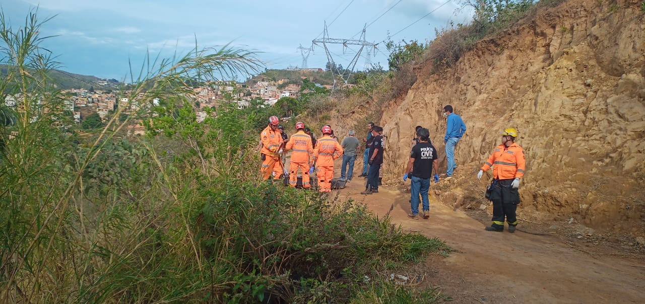 Corpo de homem é encontrado esquartejado em ribanceira na Vila Cemig, em BH - Foto: Divulgação/CBMMG