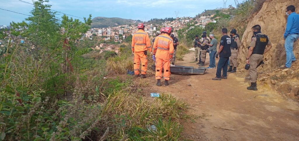 Corpo de homem é encontrado esquartejado em ribanceira na Vila Cemig, em BH - Foto: Divulgação/CBMMG