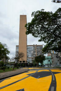 Maior obra do povo Shipibo fora do Peru está sendo pintada em Belo Horizonte - Foto: Area de Serviço