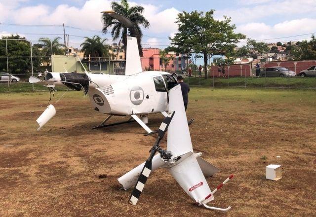 Helicóptero da TV Globo faz pouso forçado em campo de futebol no Barreiro, em BH - Foto: Reprodução/Redes Sociais