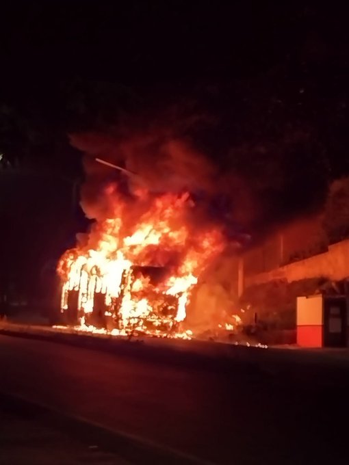 Ônibus do Move fica destruído após incêndio em Belo Horizonte - Foto: Reprodução/Redes Sociais