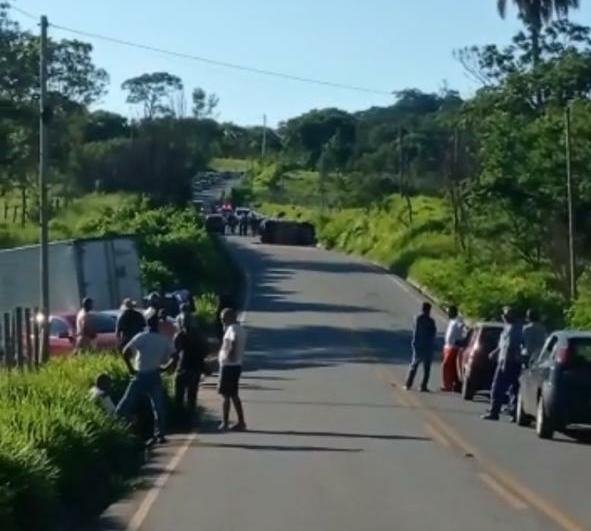 Homem morre após carro capotar na LMG-855, em Taquaraçu de Minas - Foto: Reprodução/Redes Sociais