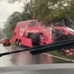 Cinco pessoas morrem após colisão entre carro e ônibus na BR-040 em Ewbank da Câmara - Foto: Reprodução/Redes Sociais