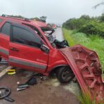 Três pessoas morrem após batida entre dois carros na BR-365, em Buritizeiro - Foto: Divulgação/CBMMG