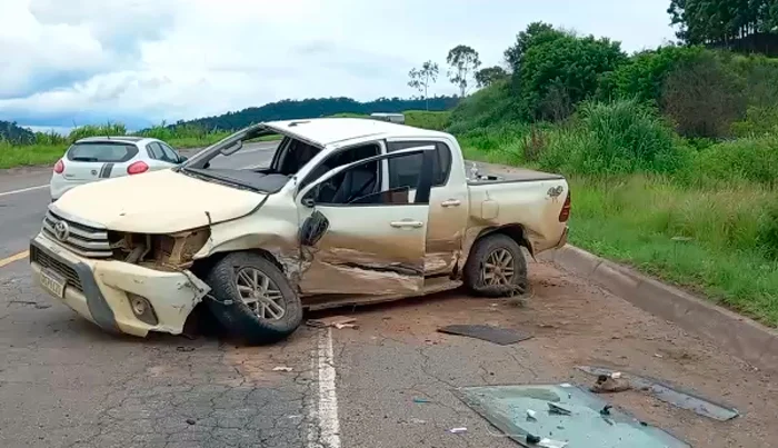 Duas pessoas ficam feridas após acidente na BR-381 entre Ipatinga e Timóteo - Foto: Wilkson Tarres