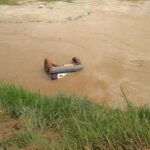 Casal morre após carro cair dentro de rio em Elói Mendes - Foto: Divulgação/Corpo de Bombeiros