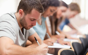 Prefeitura de Lavras abre concurso com 169 vagas e salários de até R$ 15,8 mil - Foto: Divulgação