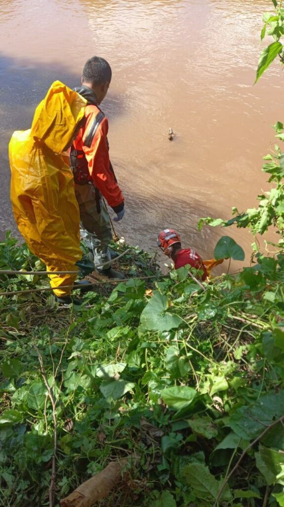 Corpo de homem é encontrado boiando dentro de rio em Sabará - Foto: Divulgação/CBMMG