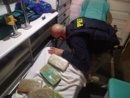 PRF apreende quase 45 kg de pasta base de cocaína em ambulância na BR-262, em Betim - Foto: Divulgação/PRF