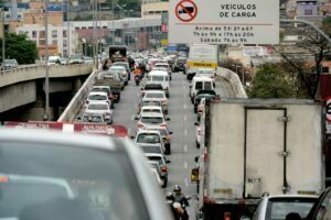 Motoristas inadimplentes com IPVA podem parcelar o débito em até 12 vezes - Foto: Gil Leonardi / Imprensa MG