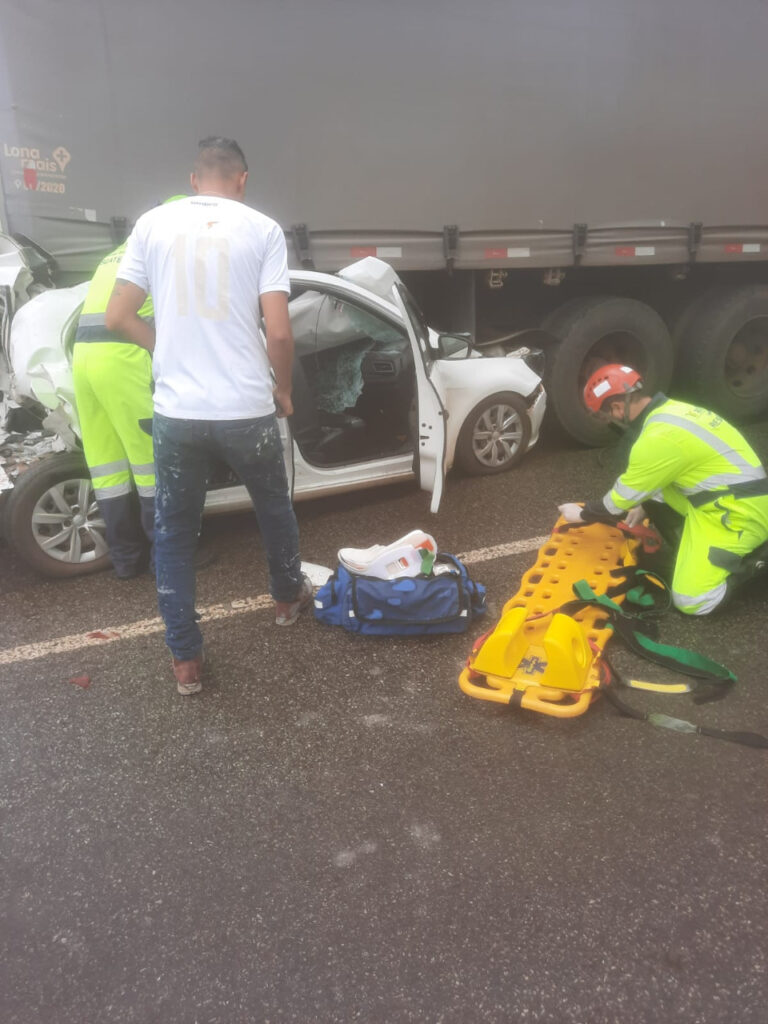 Duas pessoas ficam feridas após acidente impressionante na BR-381, em Betim - Foto: Reprodução/Redes Sociais