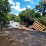 Grave acidente entre duas carretas deixa vítimas fatais na MG-262, que liga Mariana a Ponte Nova - Foto: Reprodução/Redes Sociais