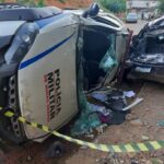 Viatura da PM atinge 3 carros e uma casa após perseguição policial em Carangola - Foto: Divulgação/Polícia Militar