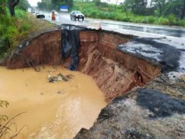 Erosão na pista na BR-262 em Nova Serrana - Foto: PRF/Divulgação