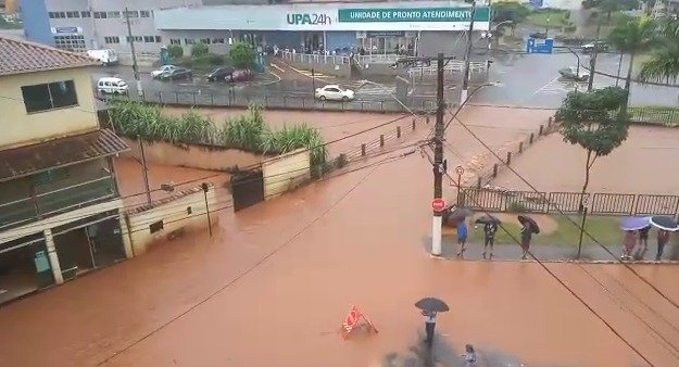 Bairros de Congonhas são alagadas pelo rio Maranhão - Foto: Reprodução