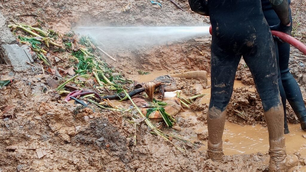 Homem morre soterrado após deslizamento de terra em Ouro Preto - Foto: Divulgação/CBMMG