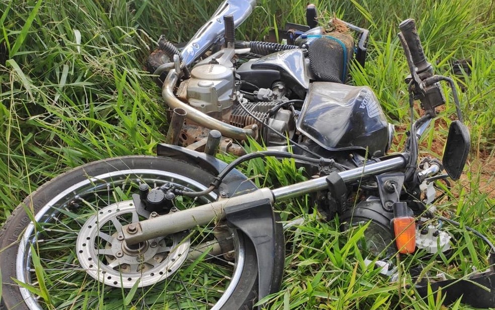Idoso morre após acidente entre moto e caminhonete na MG-446, em Muzambinho - Foto: Divulgação/Polícia Militar Rodoviária
