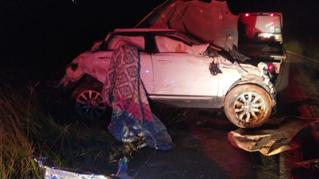 Motorista morre após carro capotar na MGC-383, em Madre de Deus de Minas - Foto: Divulgação/Polícia Militar Rodoviária