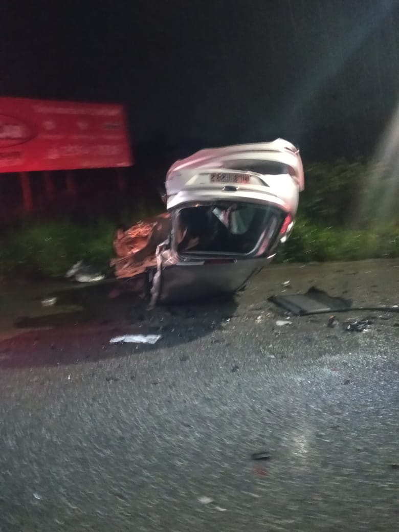 Duas pessoas morrem após colisão frontal entre carros na LMG-808, em Contagem - Foto: Divulgação/CBMMG