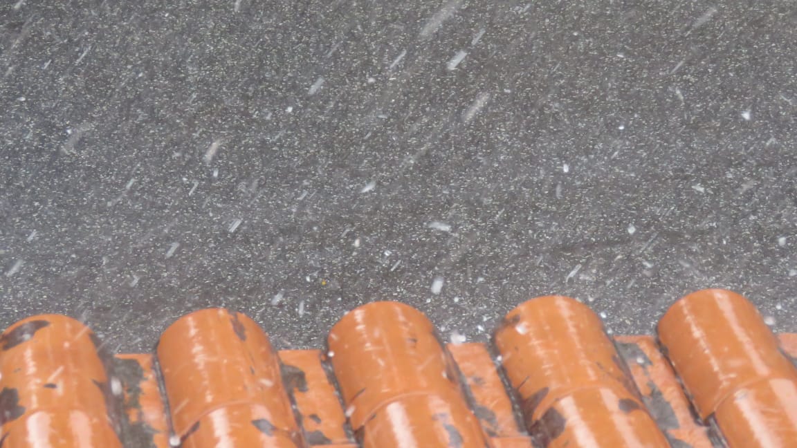 Chuva forte vem acompanhada de granizo em Belo Horizonte - Foto: Aline Souza/Por Dentro de Minas