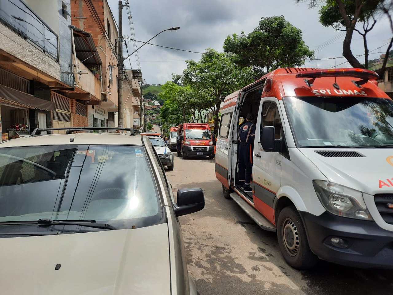 Três jovens são baleados no bairro Esperança, em Ipatinga, no Vale do Aço - Foto: Divulgação/CBMMG