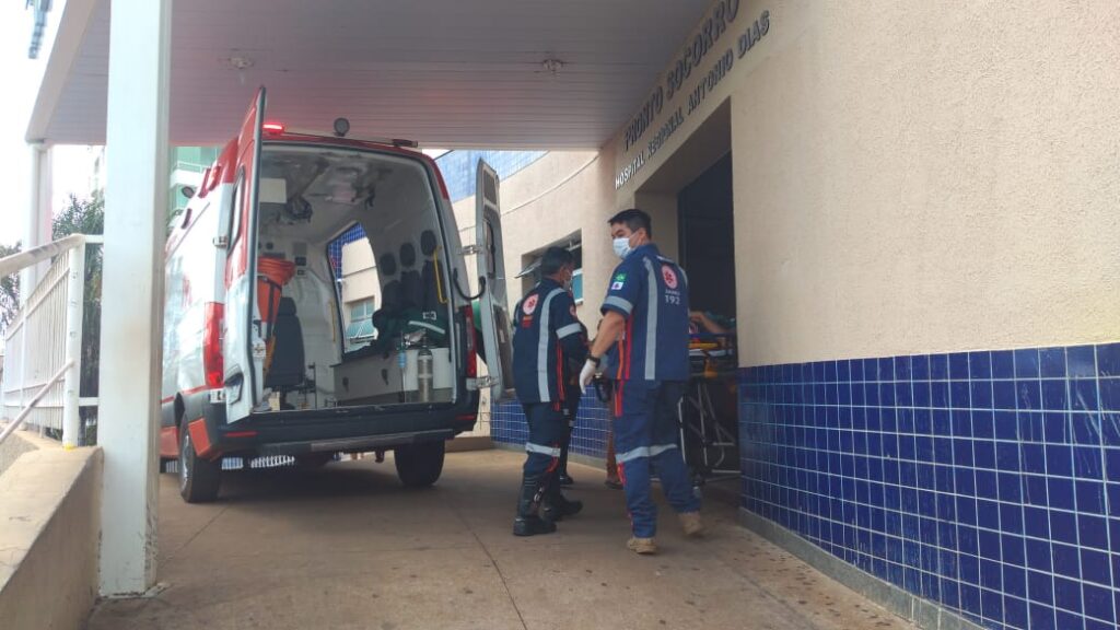 Pai e filhão são baleados dentro do carro em Patos de Minas - Foto: Toninho Cury