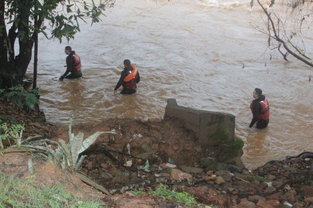 Corpo de pai que jogou a filha e pulou no rio em Ponte Nova é encontrado - Foto: Divulgação/CBMMG