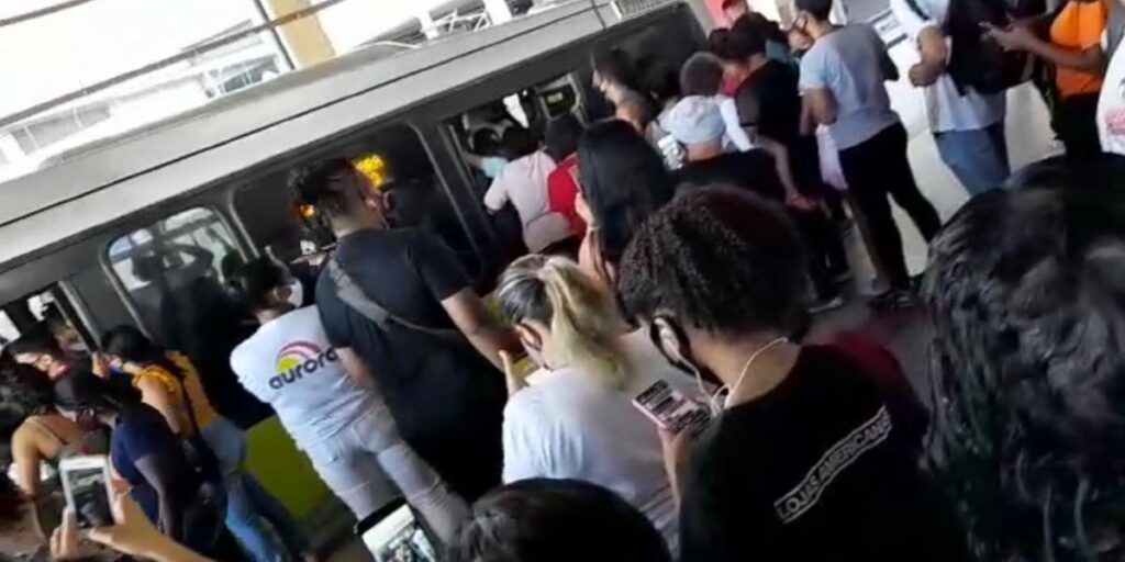 Passageiros do transporte coletivo de BH reclamam de lotação de ônibus e atrasos - Foto: Reprodução/Redes Sociais