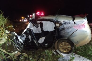 Homem morre após bater carro de frente com carreta na BR-262, em Perdizes - Foto: Divulgação/PRF