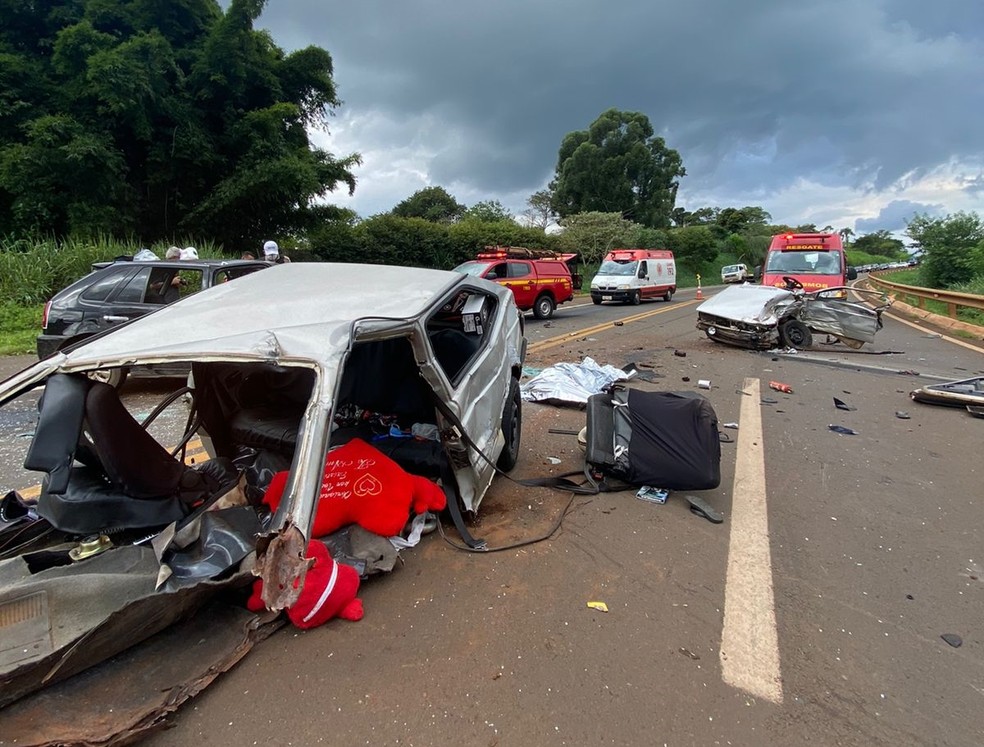 Homem morre e seis pessoas ficam feridas após acidente na BR-265, em São Sebastião do Paraíso - Foto: Divulgação/Corpo de Bombeiros