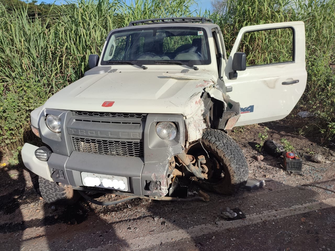 Idoso morre após acidente entre dois carros na MG-424, em Prudente de Morais - Foto: Divulgação/CBMMG