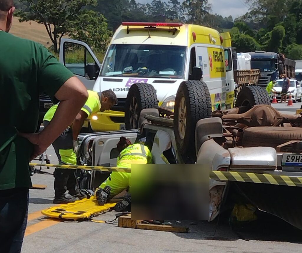 Três pessoas morrem após grave acidente na BR-040, entre Ressaquinha e Carandaí - Foto: Reprodução/Redes Sociais