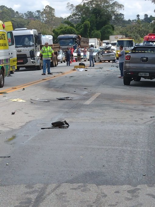 Três pessoas morrem após grave acidente na BR-040, entre Ressaquinha e Carandaí - Foto: Reprodução/Redes Sociais