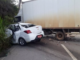 Motorista morre após acidente entre um carro e um caminhão na BR-116, em Teófilo Otoni - Foto: Reprodução/Redes Sociais