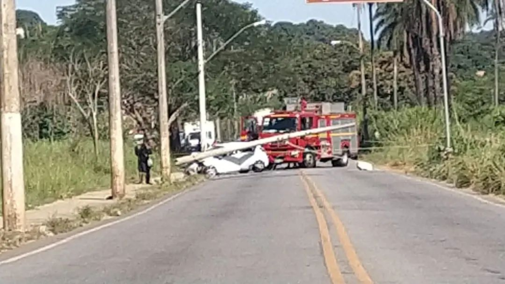 Motorista fica ferido após colidir carro em poste em Santa Luzia, na Grande BH - Foto: Reprodução/Redes Sociais