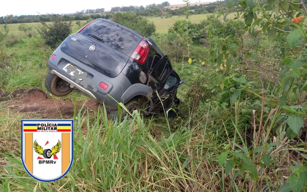 Seis pessoas ficam feridas após colisão entre dois carros na MG-290, em Pouso Alegre - Foto: Divulgação/Polícia Militar Rodoviária