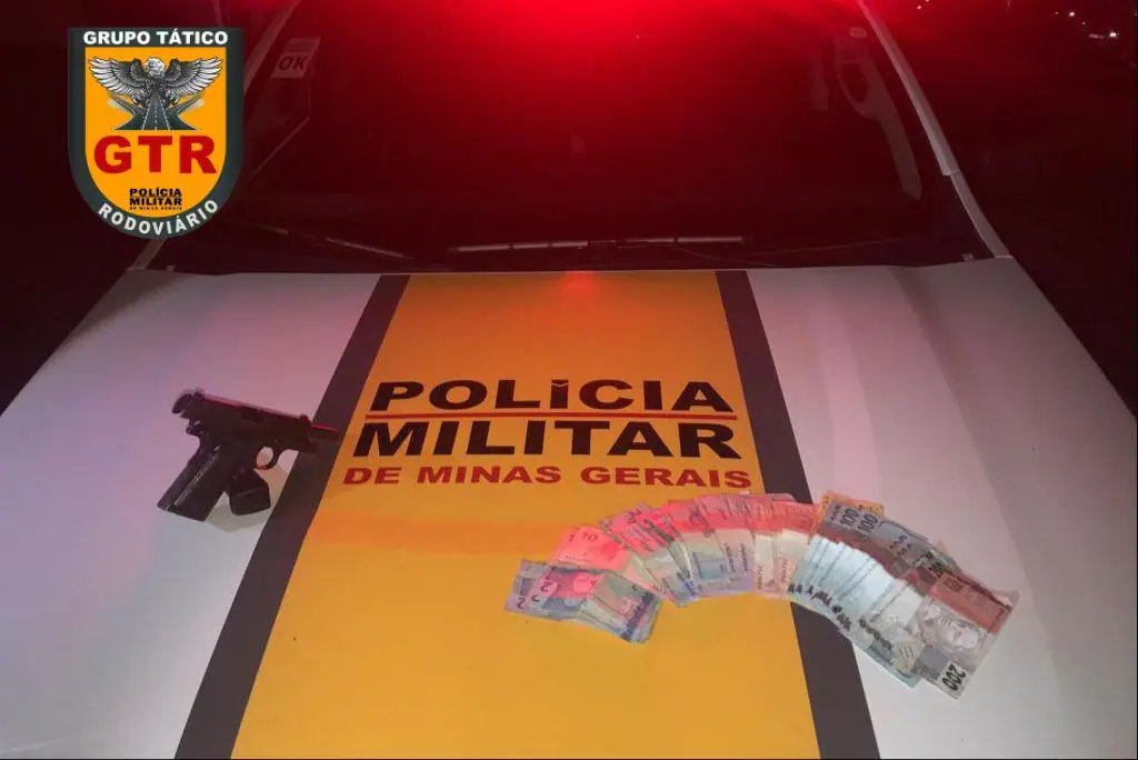 Homens são presos com R$ 2 mil na cueca e arma no bairro São Paulo, em BH - Foto: Divulgação/Polícia Militar Rodoviária