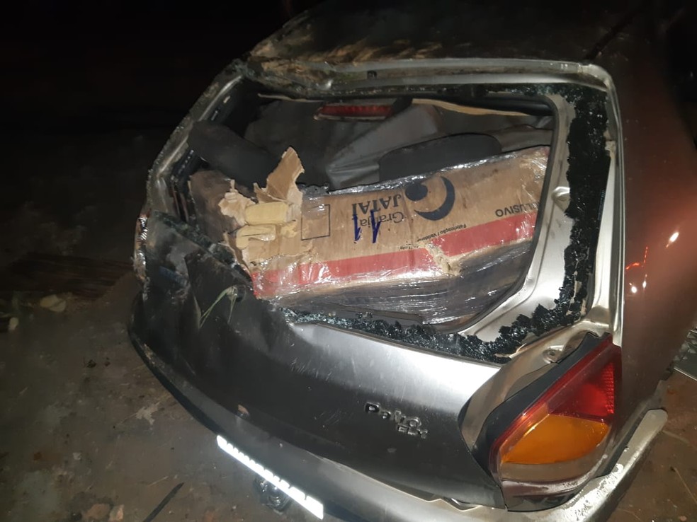 Homem é preso após capotar carro com 309 kg de maconha na BR-040, em Contagem - Foto: Divulgação/PRF