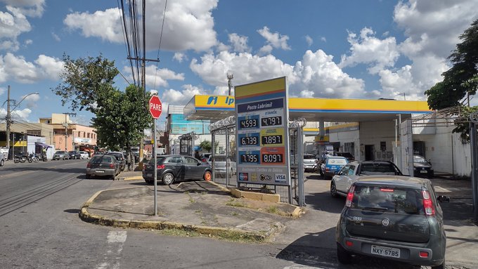 Após anúncio de aumento da Petrobras, longas filas são registradas em postos de gasolina em BH - Foto: Marcos Folgado