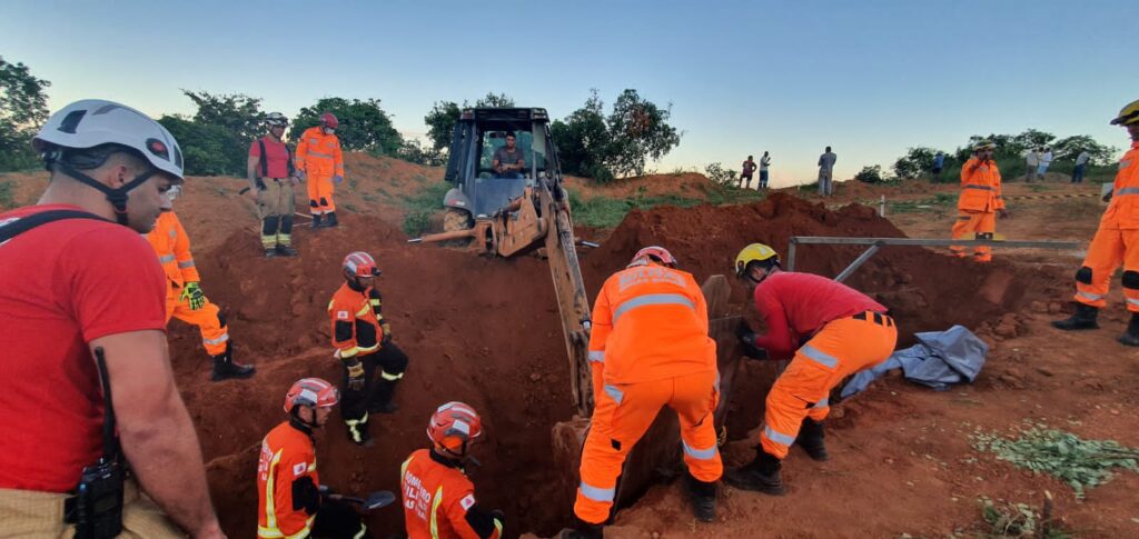 Homem morre soterrado durante obra em Pedro Leopoldo, na Grande BH - Foto: Divulgação/CBMMG