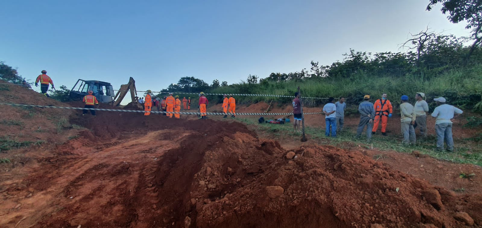 Homem morre soterrado durante obra em Pedro Leopoldo, na Grande BH - Foto: Divulgação/CBMMG