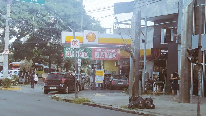 Posto de gasolina na Avenida do Contorno, no Floresta - Foto: Flávio Domênico